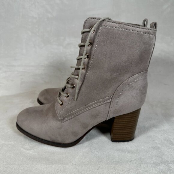 Journee Collection Baylor Boots Women Size 8.5 Gray Ankle Block Heel Lace Up NWB - Picture 4 of 10